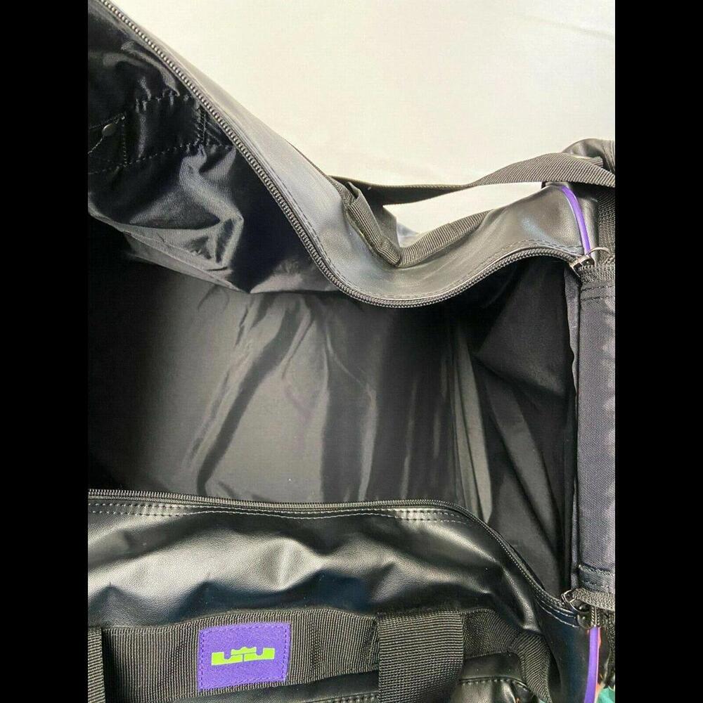 Rare Nike Official LEBRON JAMES Skills Academy Black Duffel Bag - Picture 9 of 9